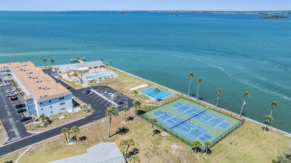 For Sale: $350,000 (2 beds, 2 baths, 1141 Square Feet)