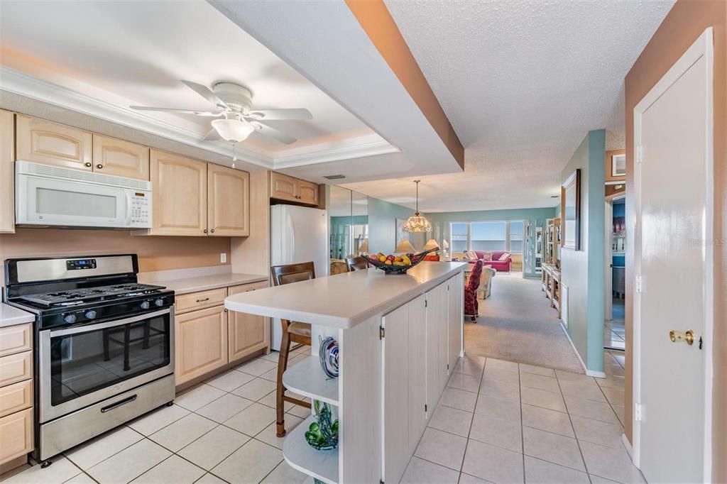 For Sale: $350,000 (2 beds, 2 baths, 1141 Square Feet)
