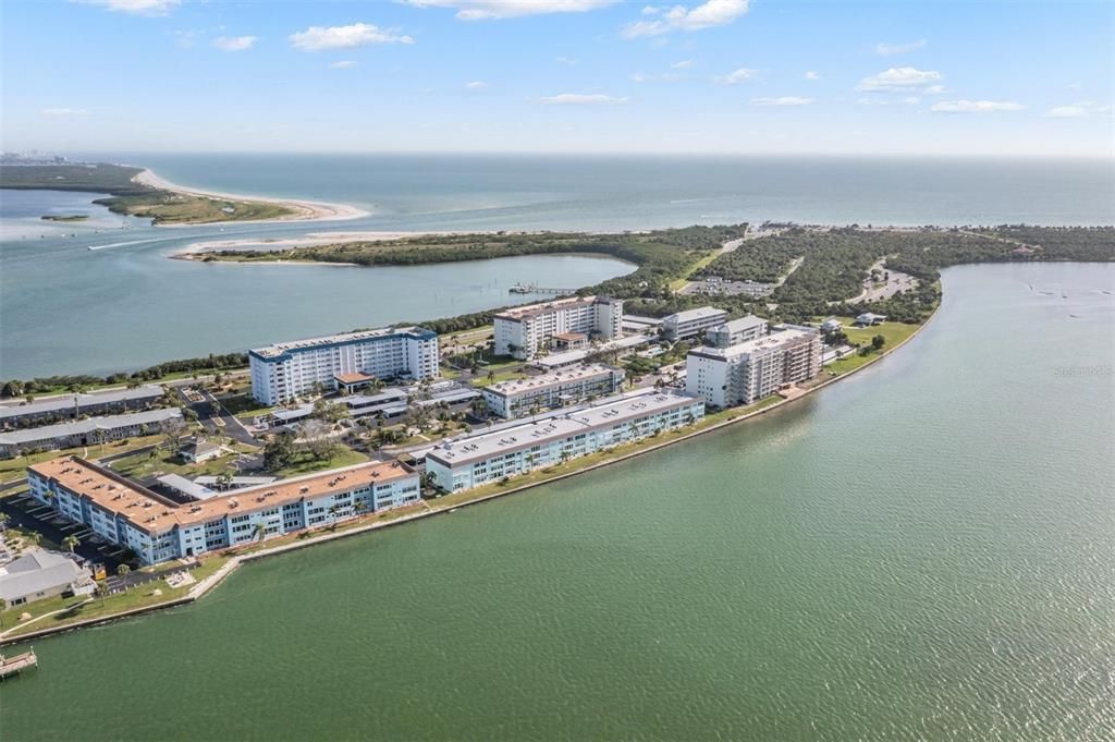 For Sale: $350,000 (2 beds, 2 baths, 1141 Square Feet)