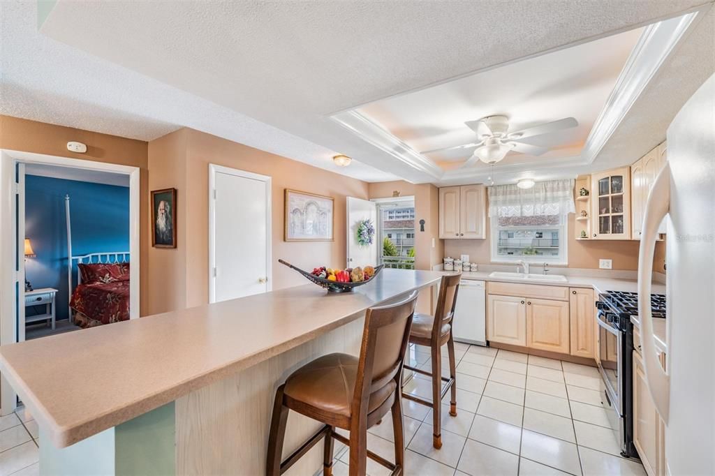 For Sale: $350,000 (2 beds, 2 baths, 1141 Square Feet)