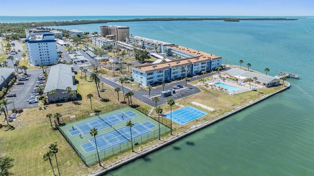 For Sale: $350,000 (2 beds, 2 baths, 1141 Square Feet)