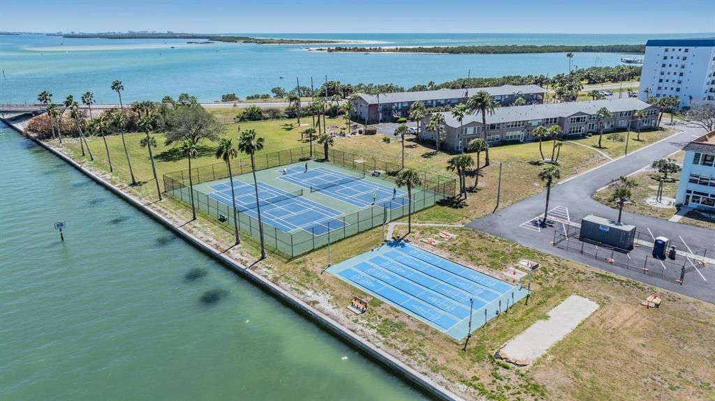 For Sale: $350,000 (2 beds, 2 baths, 1141 Square Feet)