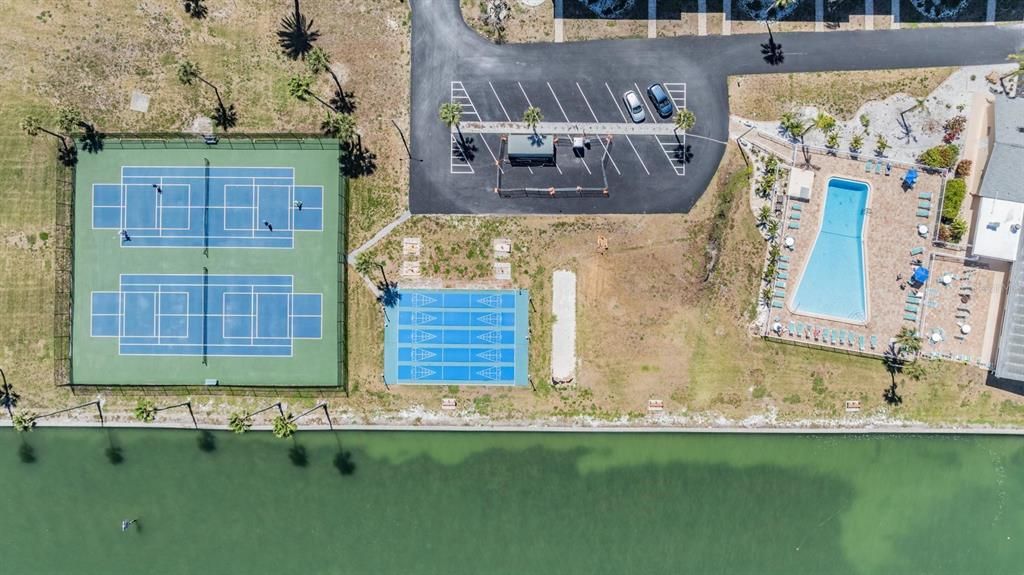 For Sale: $350,000 (2 beds, 2 baths, 1141 Square Feet)