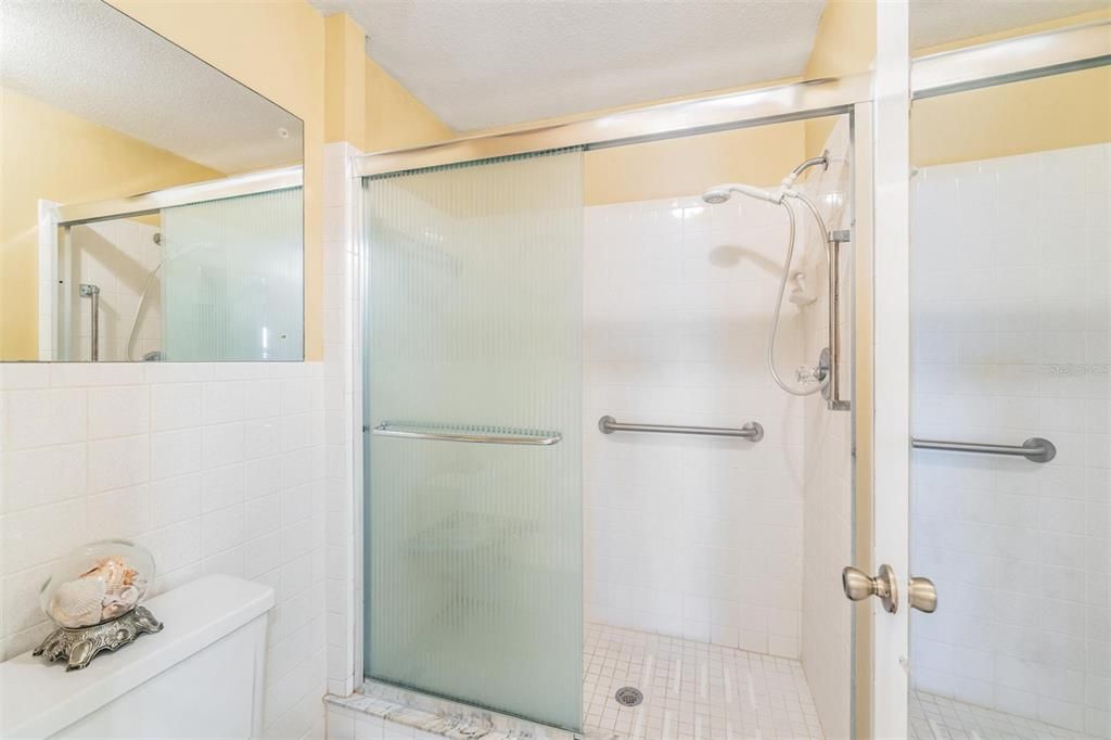 For Sale: $350,000 (2 beds, 2 baths, 1141 Square Feet)