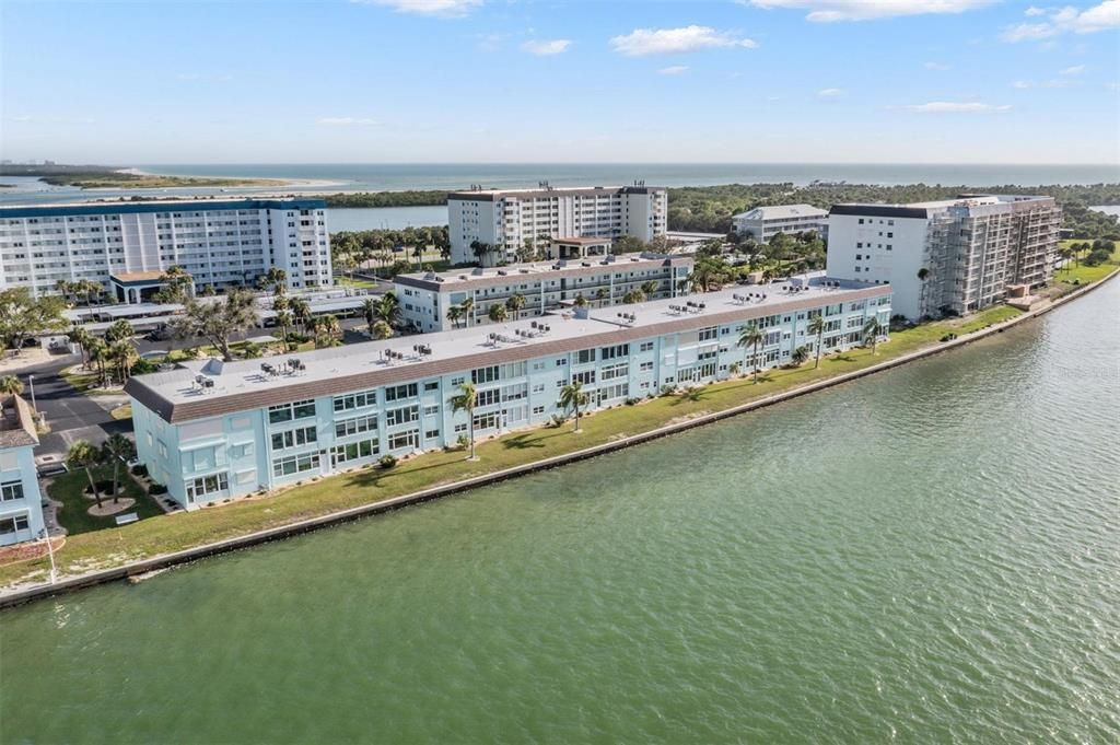 For Sale: $350,000 (2 beds, 2 baths, 1141 Square Feet)