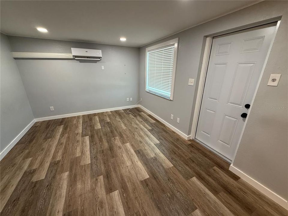 最近租的: $1,200 (1 贝兹, 1 浴室, 650 平方英尺)