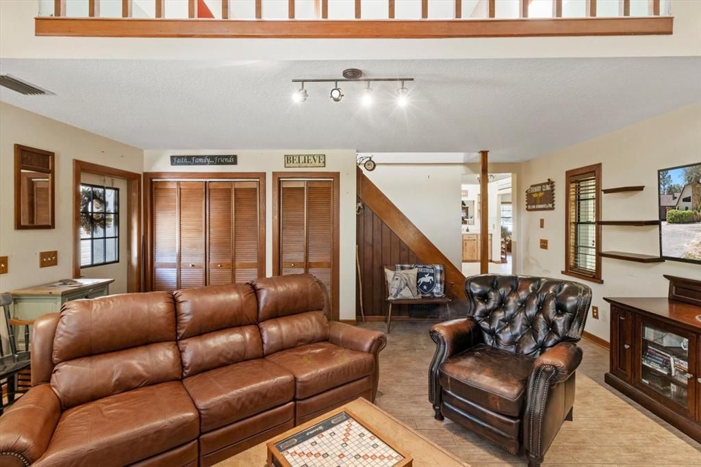 待售: $575,000 (3 贝兹, 2 浴室, 2112 平方英尺)