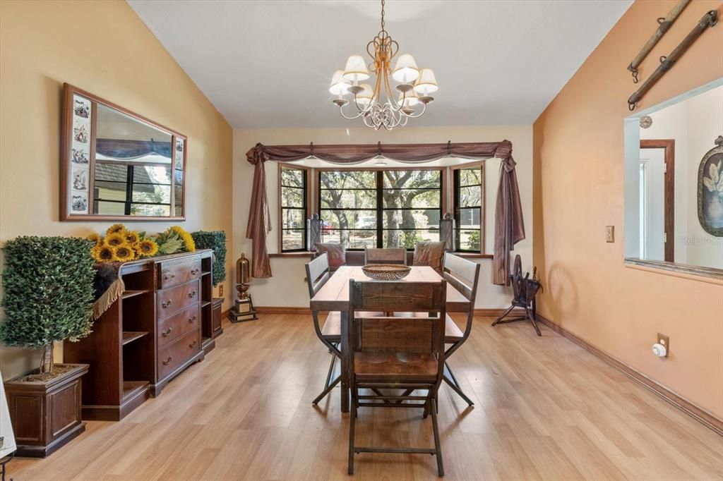 待售: $575,000 (3 贝兹, 2 浴室, 2112 平方英尺)