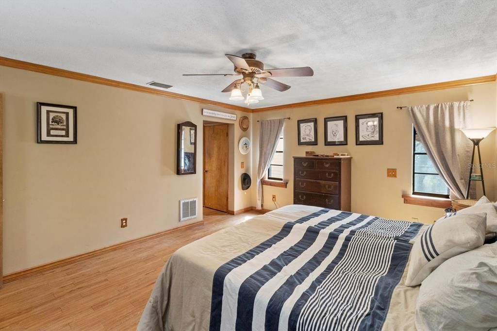 待售: $575,000 (3 贝兹, 2 浴室, 2112 平方英尺)