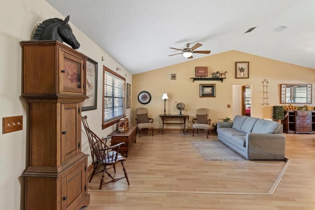 待售: $575,000 (3 贝兹, 2 浴室, 2112 平方英尺)