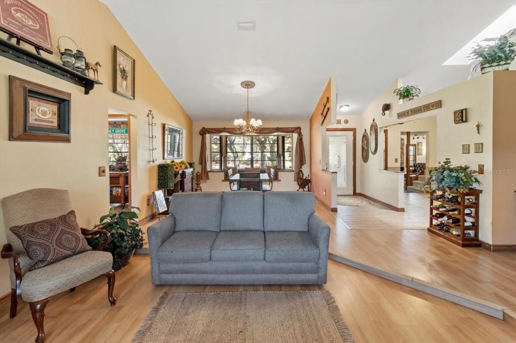 待售: $575,000 (3 贝兹, 2 浴室, 2112 平方英尺)