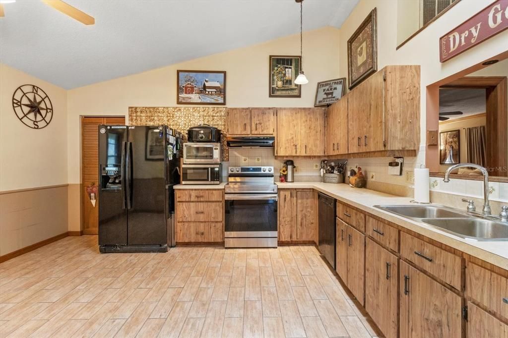 待售: $575,000 (3 贝兹, 2 浴室, 2112 平方英尺)