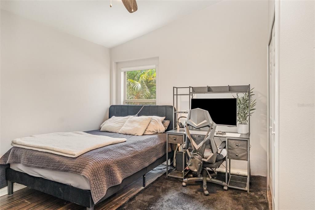 Activo con contrato: $310,001 (4 camas, 3 baños, 1946 Pies cuadrados)