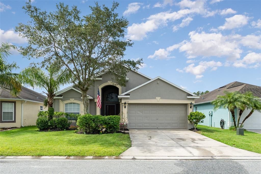 Activo con contrato: $310,001 (4 camas, 3 baños, 1946 Pies cuadrados)