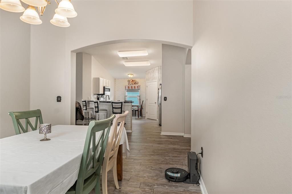 Activo con contrato: $310,001 (4 camas, 3 baños, 1946 Pies cuadrados)