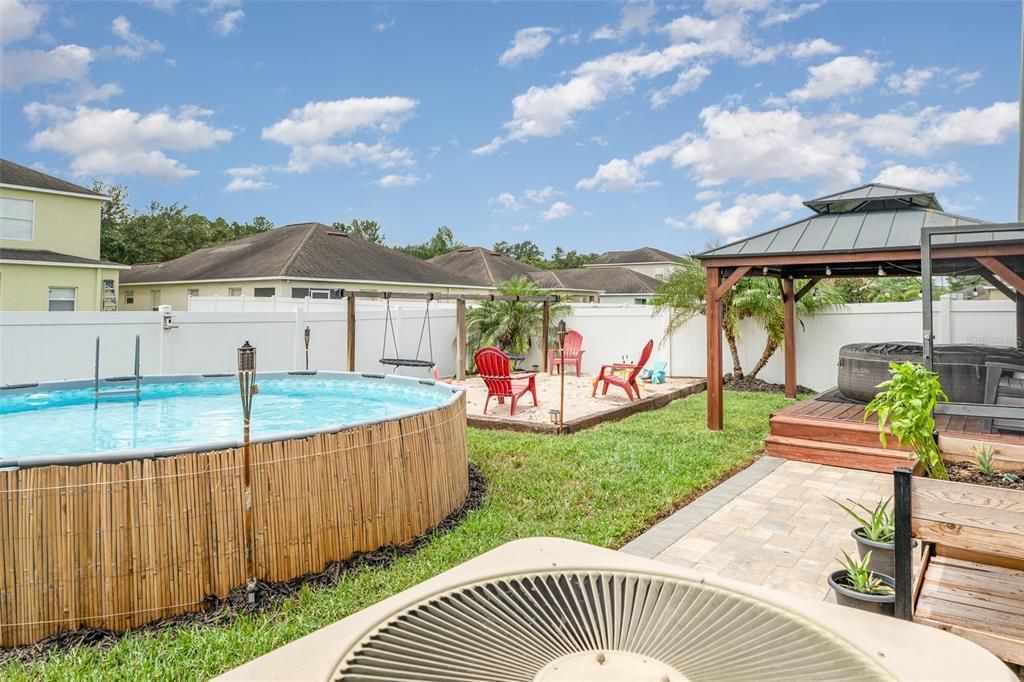 Activo con contrato: $310,001 (4 camas, 3 baños, 1946 Pies cuadrados)