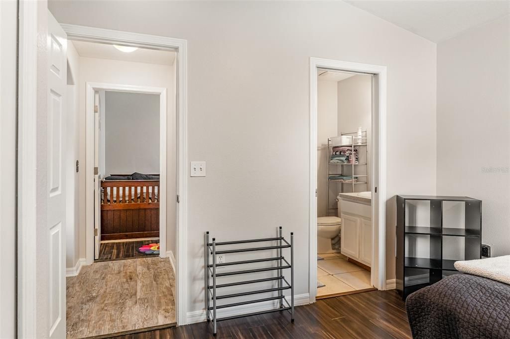 Activo con contrato: $310,001 (4 camas, 3 baños, 1946 Pies cuadrados)