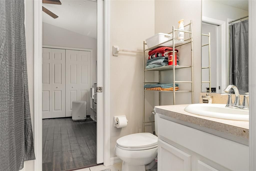 Activo con contrato: $310,001 (4 camas, 3 baños, 1946 Pies cuadrados)