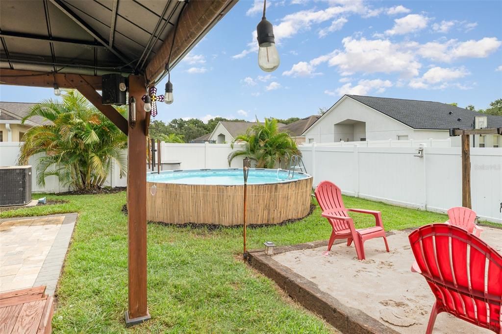 Activo con contrato: $310,001 (4 camas, 3 baños, 1946 Pies cuadrados)