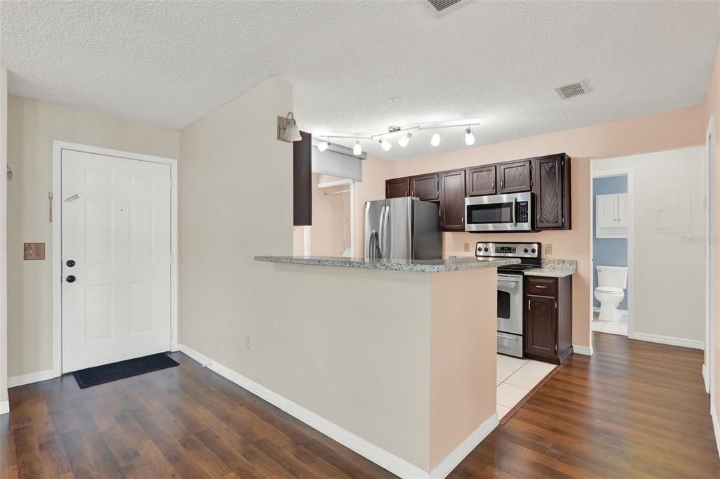 For Sale: $215,000 (2 beds, 2 baths, 1151 Square Feet)