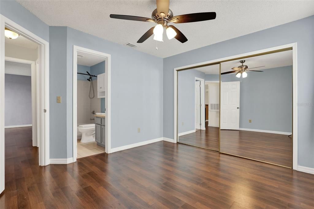 For Sale: $215,000 (2 beds, 2 baths, 1151 Square Feet)