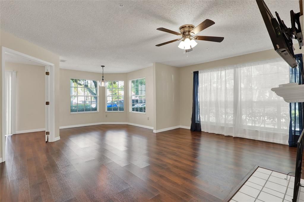 For Sale: $215,000 (2 beds, 2 baths, 1151 Square Feet)