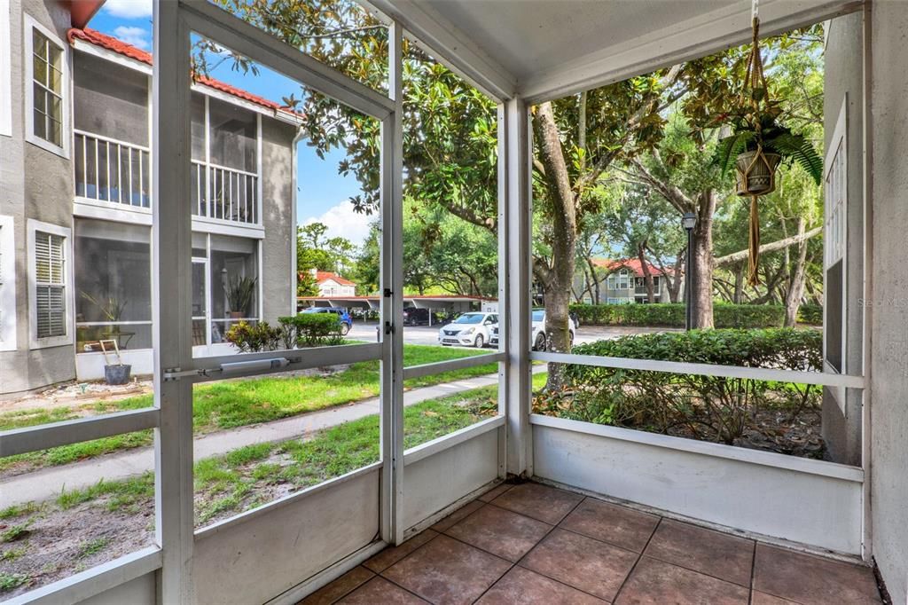 For Sale: $215,000 (2 beds, 2 baths, 1151 Square Feet)