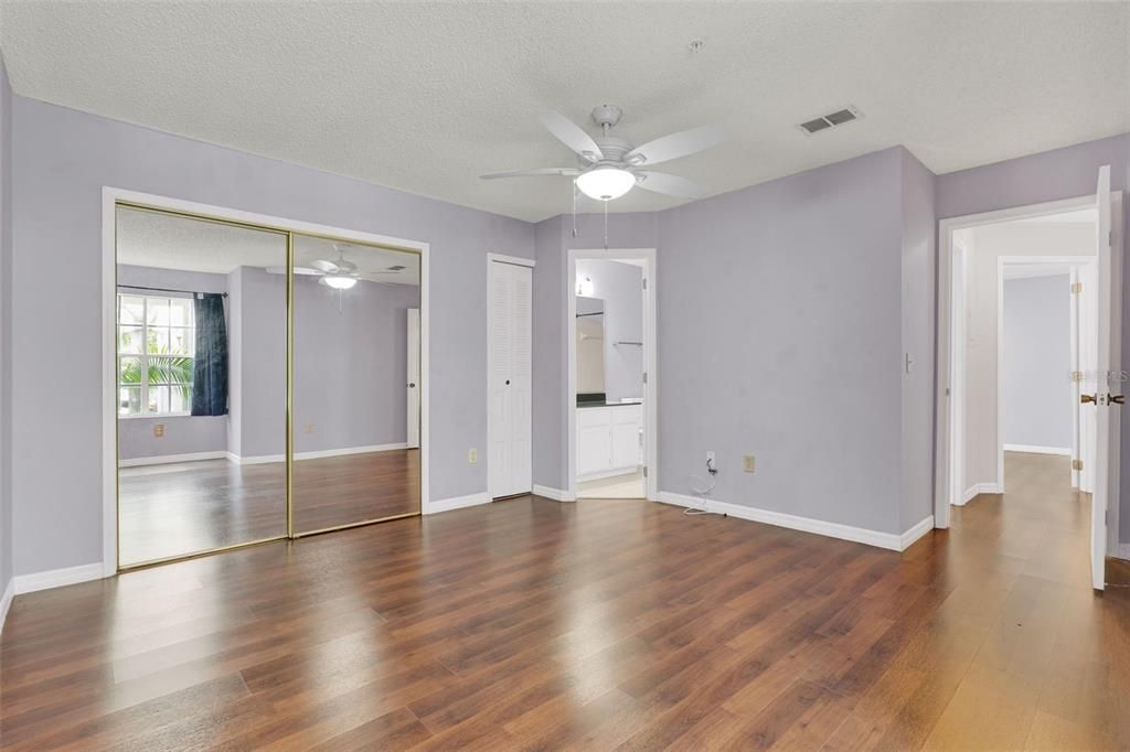 For Sale: $215,000 (2 beds, 2 baths, 1151 Square Feet)