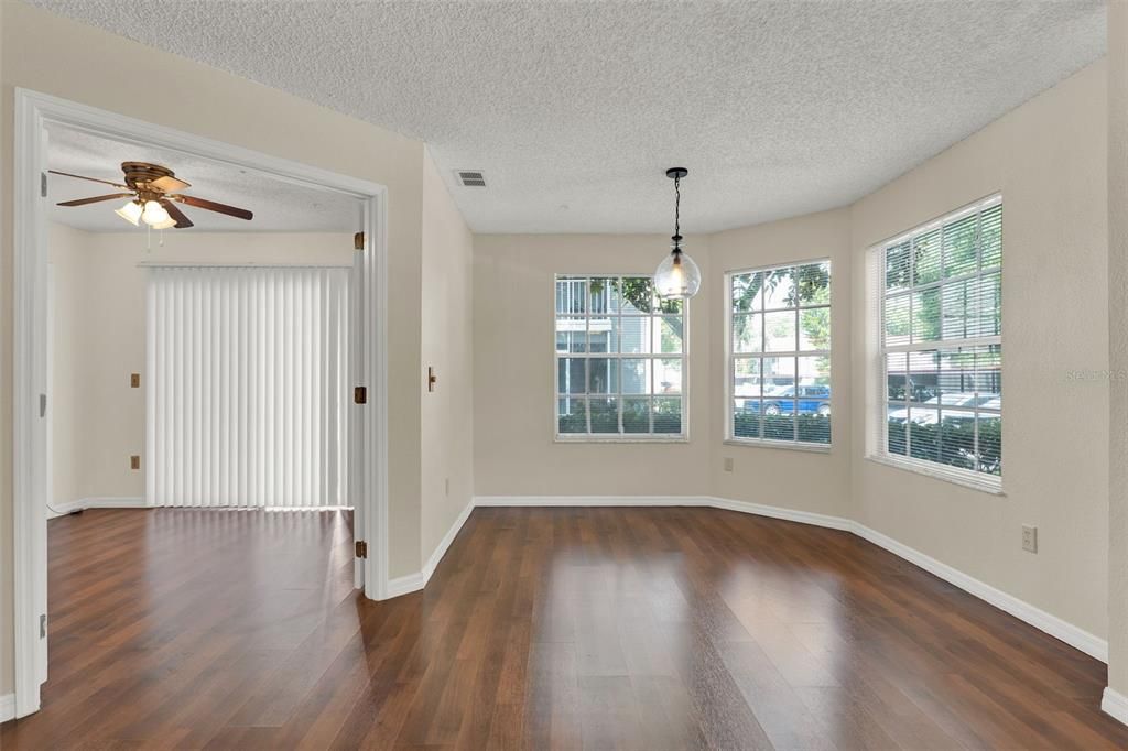 For Sale: $215,000 (2 beds, 2 baths, 1151 Square Feet)