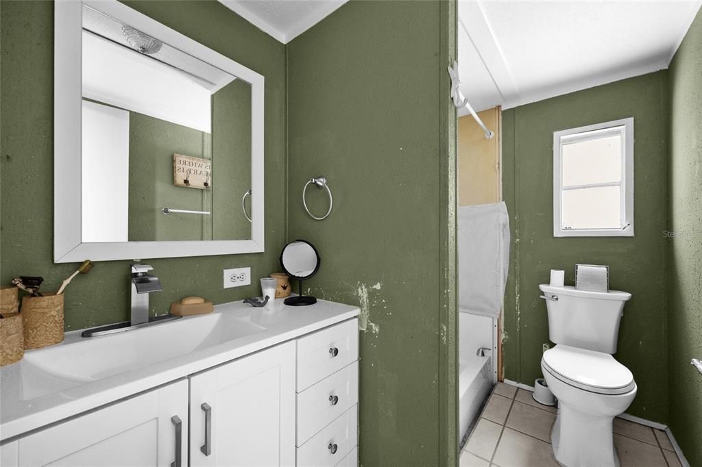 For Sale: $210,000 (3 beds, 2 baths, 960 Square Feet)