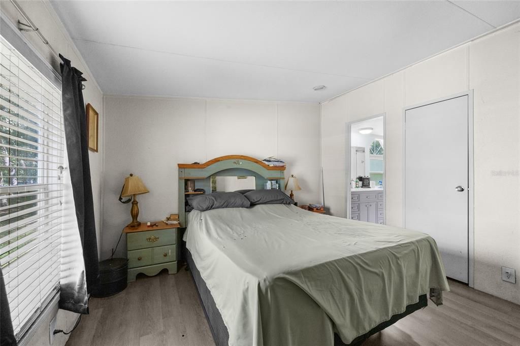 For Sale: $210,000 (3 beds, 2 baths, 960 Square Feet)