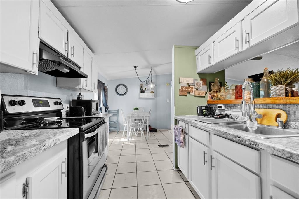 For Sale: $210,000 (3 beds, 2 baths, 960 Square Feet)