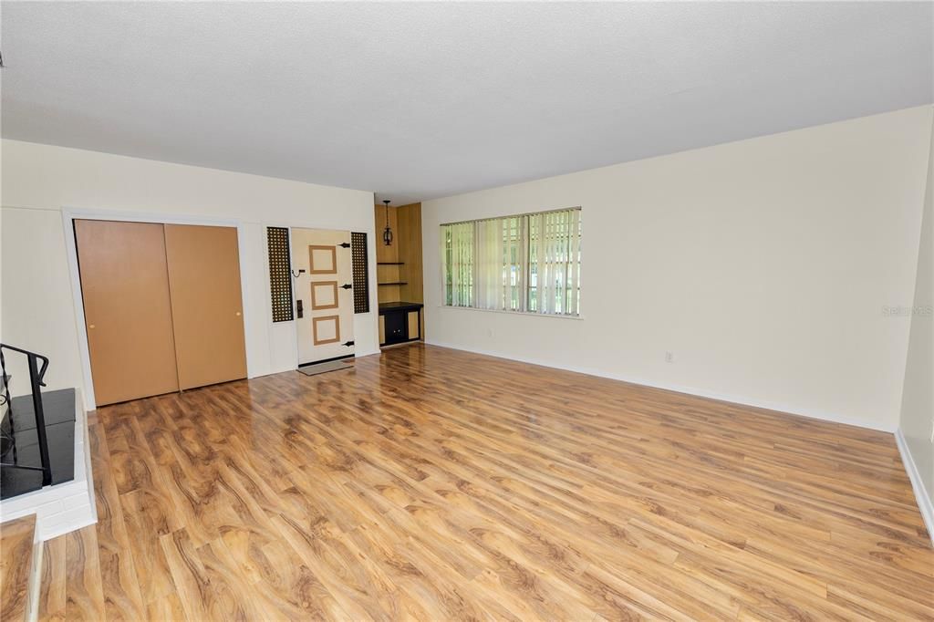 Activo con contrato: $245,000 (3 camas, 1 baños, 1328 Pies cuadrados)