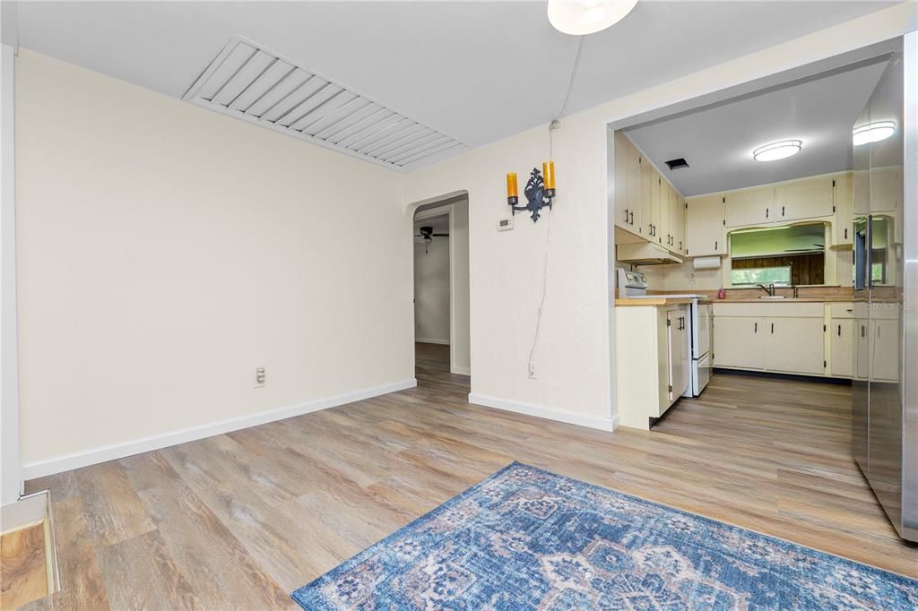 Activo con contrato: $245,000 (3 camas, 1 baños, 1328 Pies cuadrados)