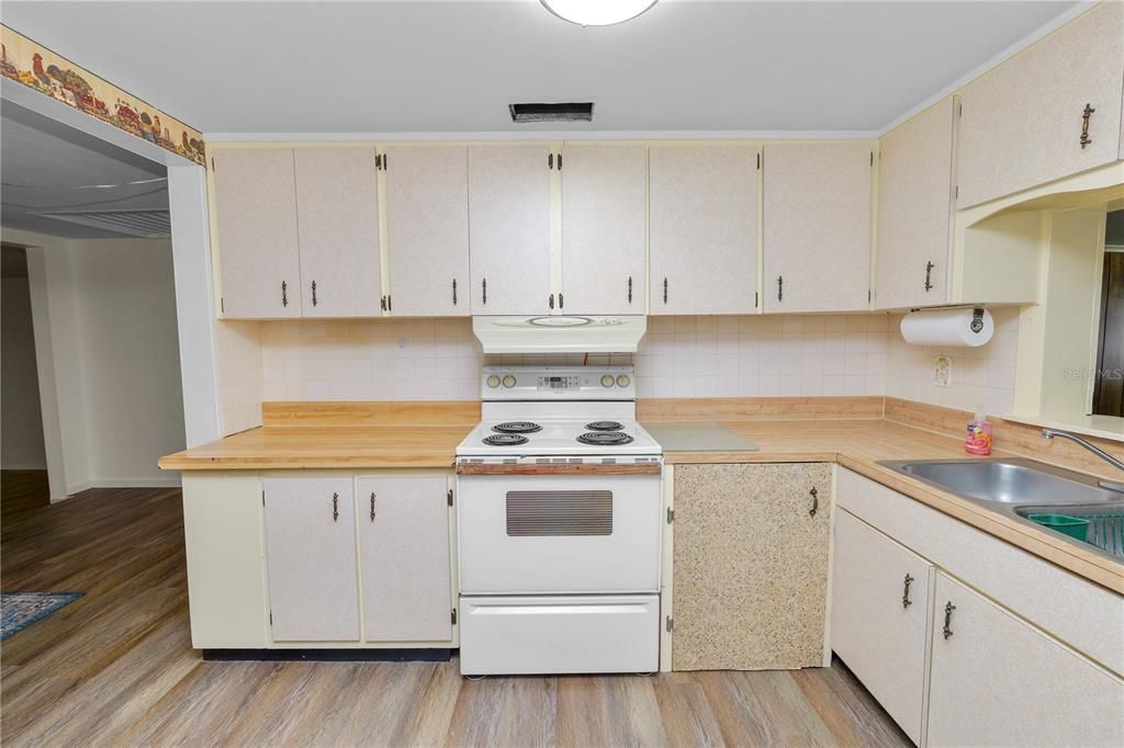 Activo con contrato: $245,000 (3 camas, 1 baños, 1328 Pies cuadrados)