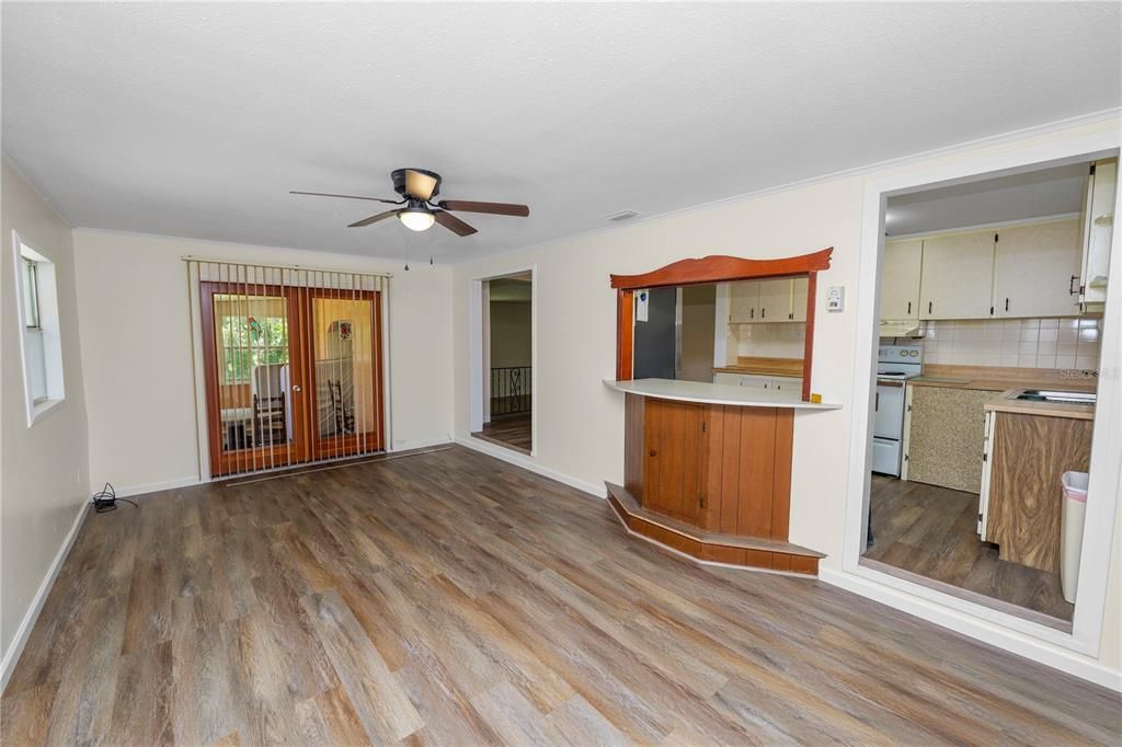 Activo con contrato: $245,000 (3 camas, 1 baños, 1328 Pies cuadrados)