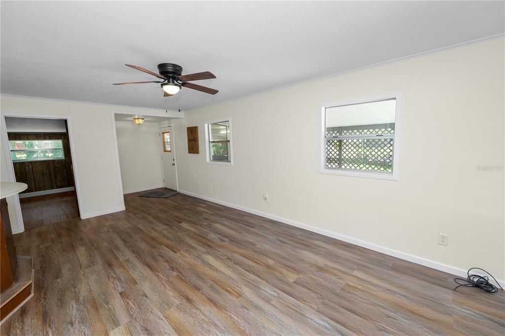 Activo con contrato: $245,000 (3 camas, 1 baños, 1328 Pies cuadrados)