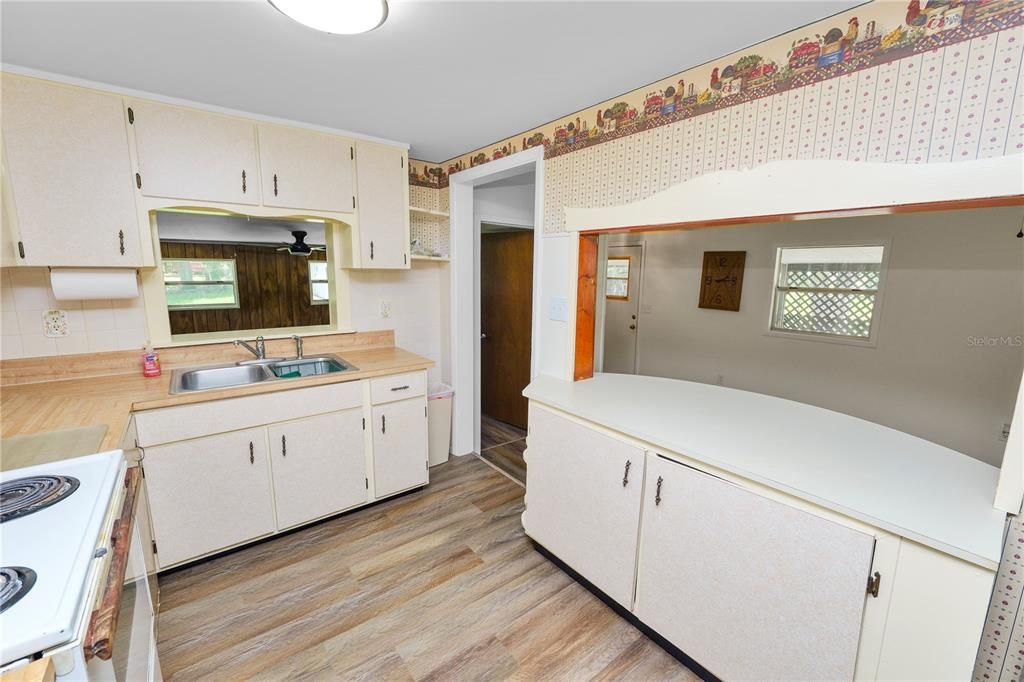 Activo con contrato: $245,000 (3 camas, 1 baños, 1328 Pies cuadrados)