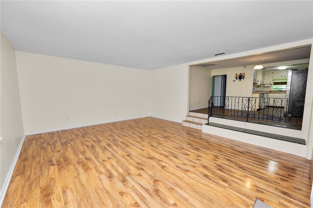 Activo con contrato: $245,000 (3 camas, 1 baños, 1328 Pies cuadrados)