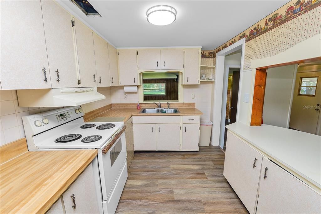 Activo con contrato: $245,000 (3 camas, 1 baños, 1328 Pies cuadrados)