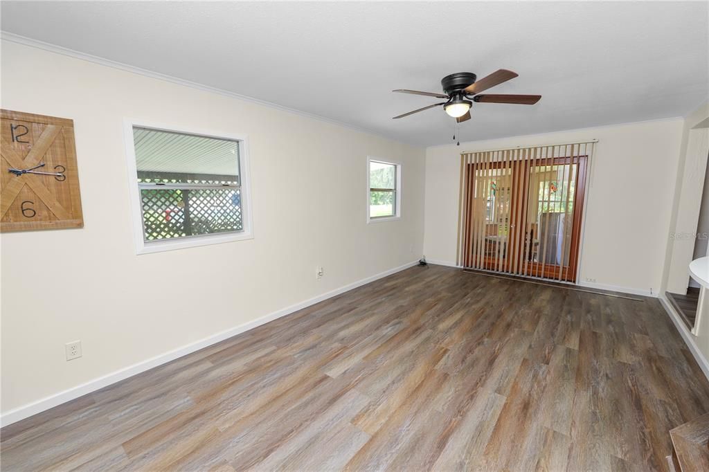 Activo con contrato: $245,000 (3 camas, 1 baños, 1328 Pies cuadrados)