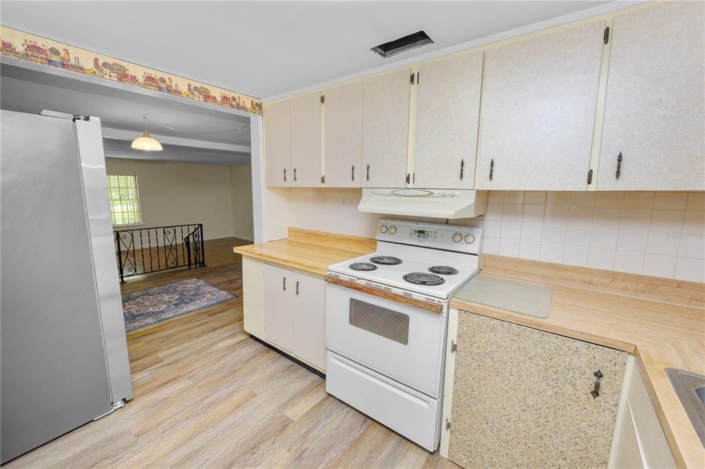 Activo con contrato: $245,000 (3 camas, 1 baños, 1328 Pies cuadrados)