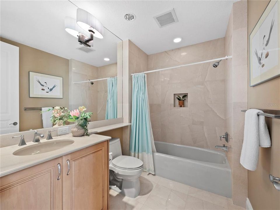 出租: $12,000 (3 贝兹, 3 浴室, 3242 平方英尺)