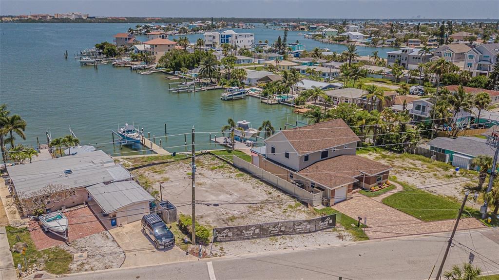 En Venta: $875,000 (0.14 acres)