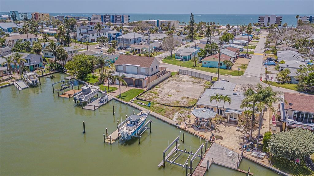 En Venta: $875,000 (0.14 acres)