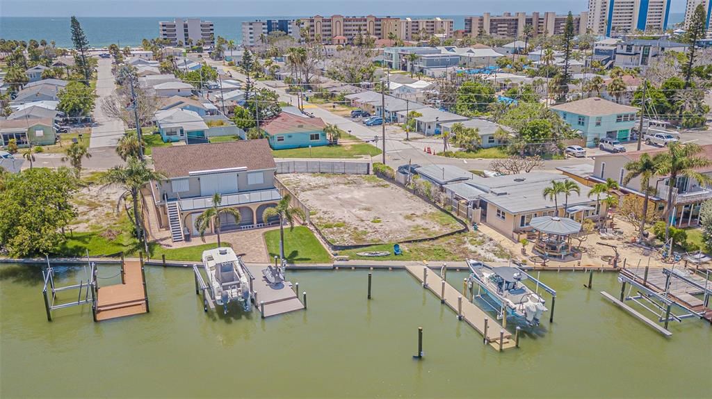 En Venta: $875,000 (0.14 acres)