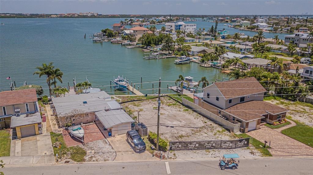 En Venta: $875,000 (0.14 acres)