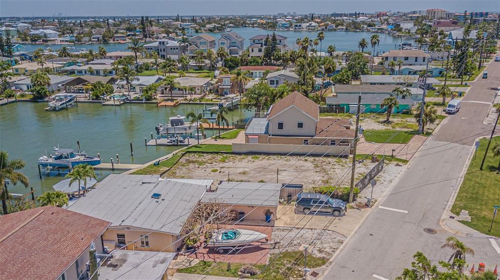 En Venta: $875,000 (0.14 acres)