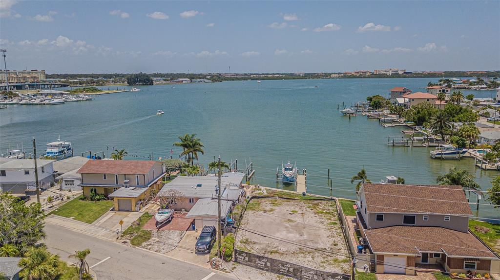 En Venta: $875,000 (0.14 acres)