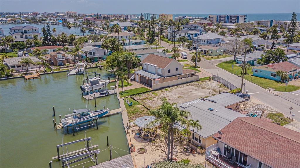 En Venta: $875,000 (0.14 acres)